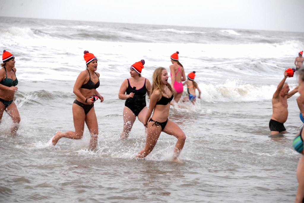 ../Images/Nieuwjaarsduik Nederzandt 2018 102.jpg